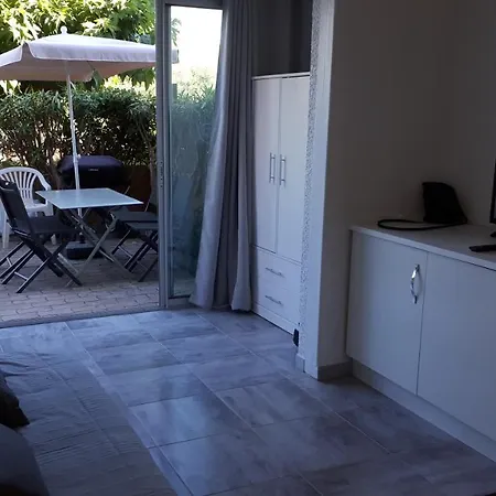 Studio cabine avec jardinet à 30 m de la plage, au calme. Gruissan Exterior foto