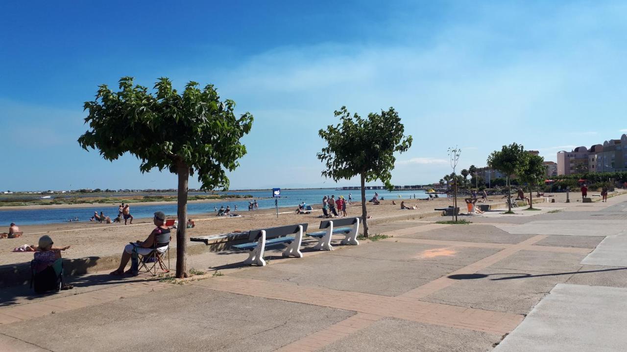 Avec Jardinet A 30 M De La Plage, Au Calme. Appartement Gruissan